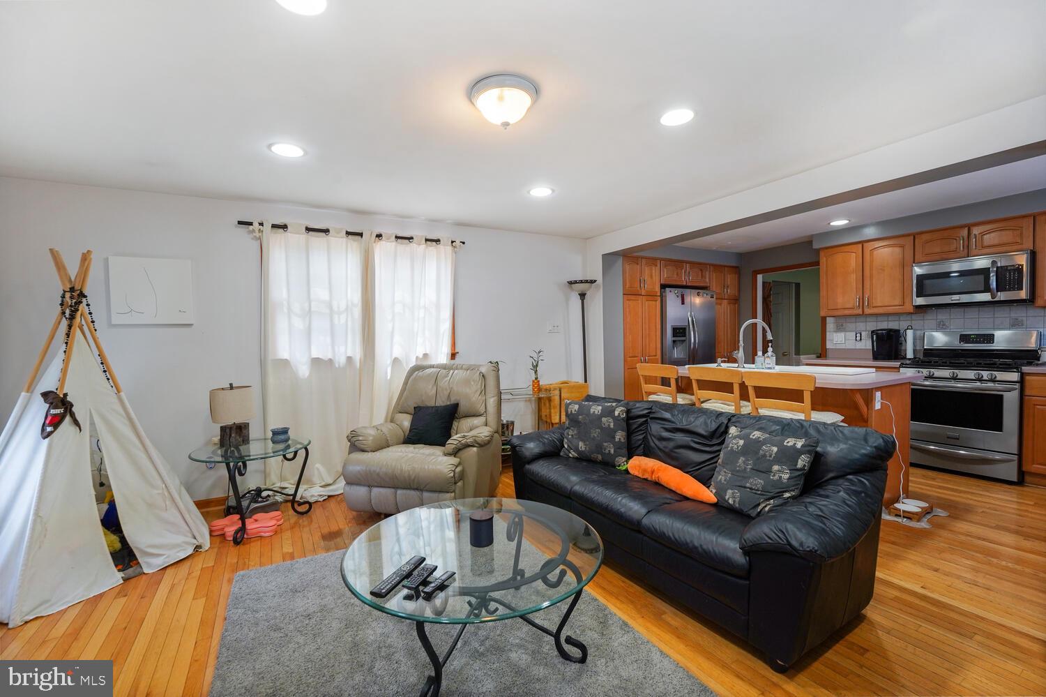 422 East Rodgers Street Ridley Park, PA 19078 - Photo 11 of 27 great room