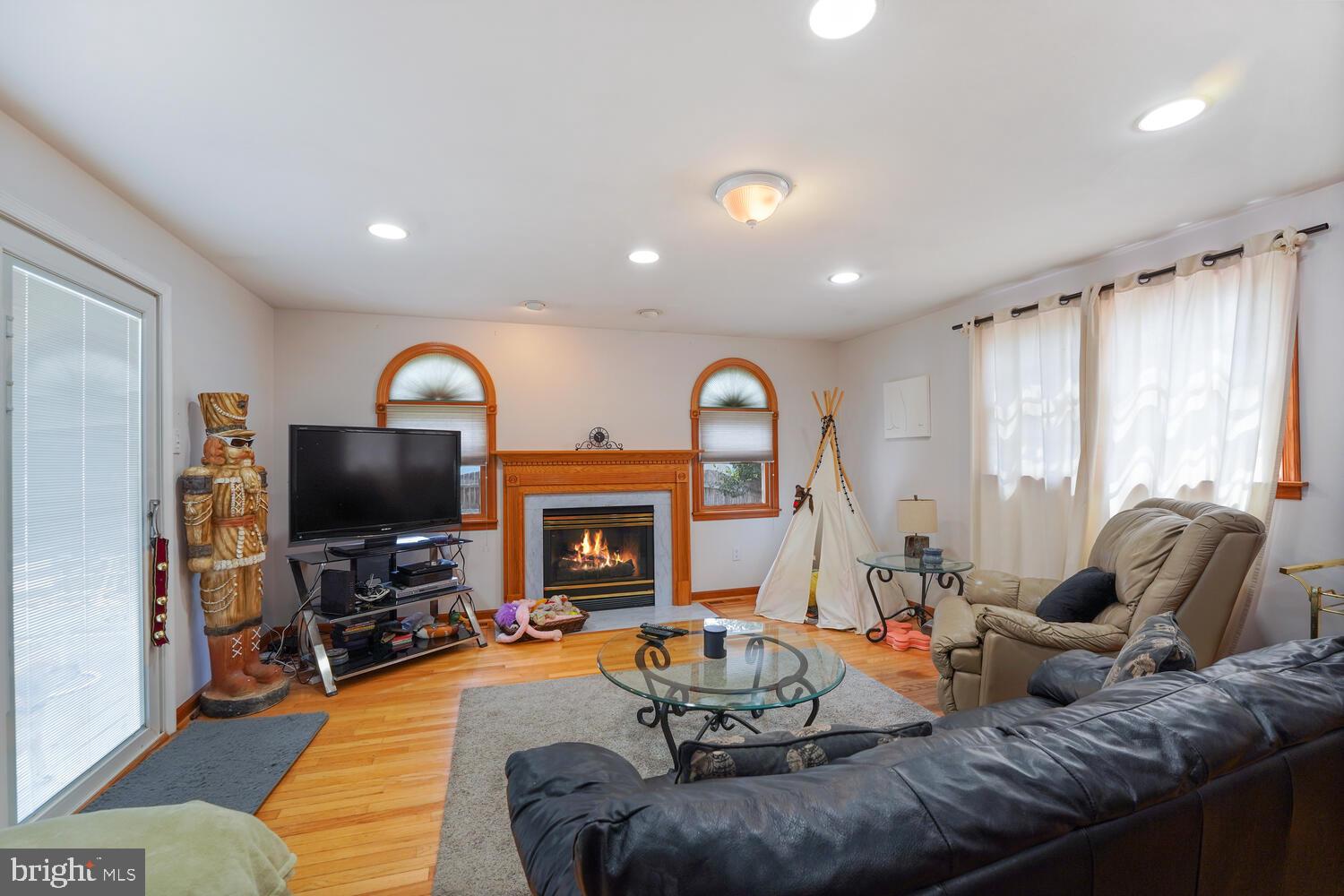 422 East Rodgers Street Ridley Park, PA 19078 - Photo 12 of 27 great room