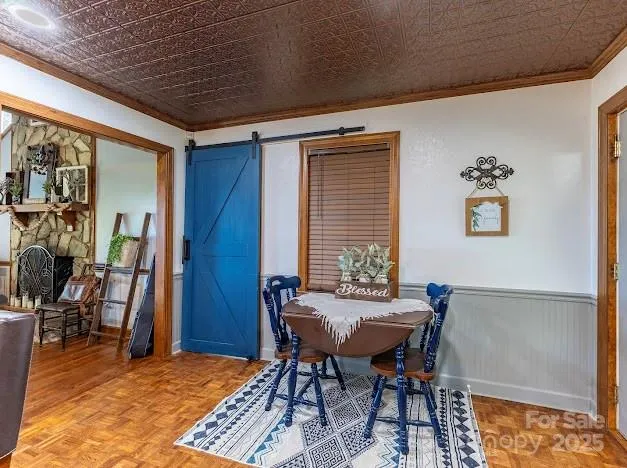 a view of a livingroom with furniture