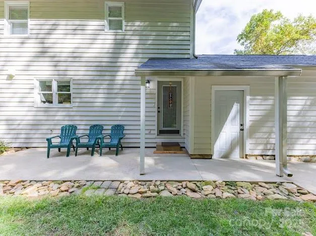 a view of a house with backyard and sitting area