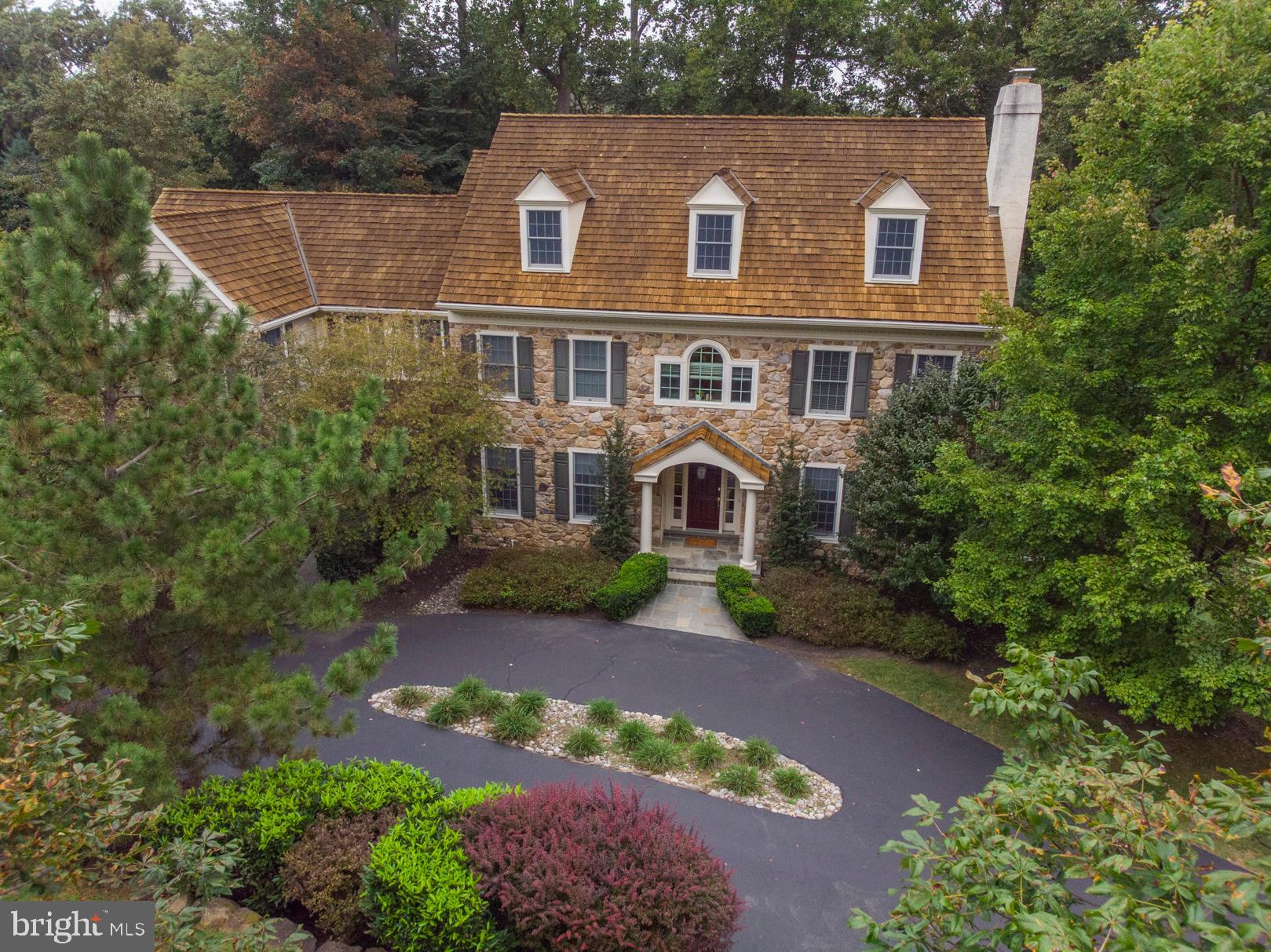 Welcome to 2 Harrison Dr!