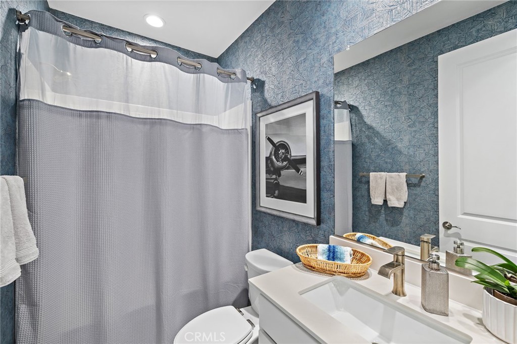 3372 Ivy Way Rancho Mission Viejo, CA 92694 - Photo 11 of 36 3372 Ivy Way Main Level Bathroom