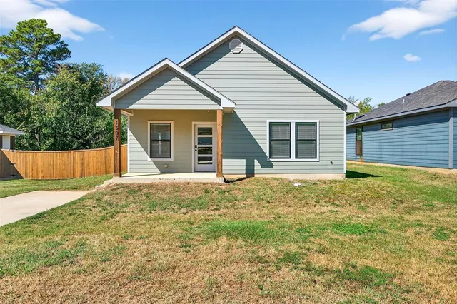a view of a house with a yard and garage