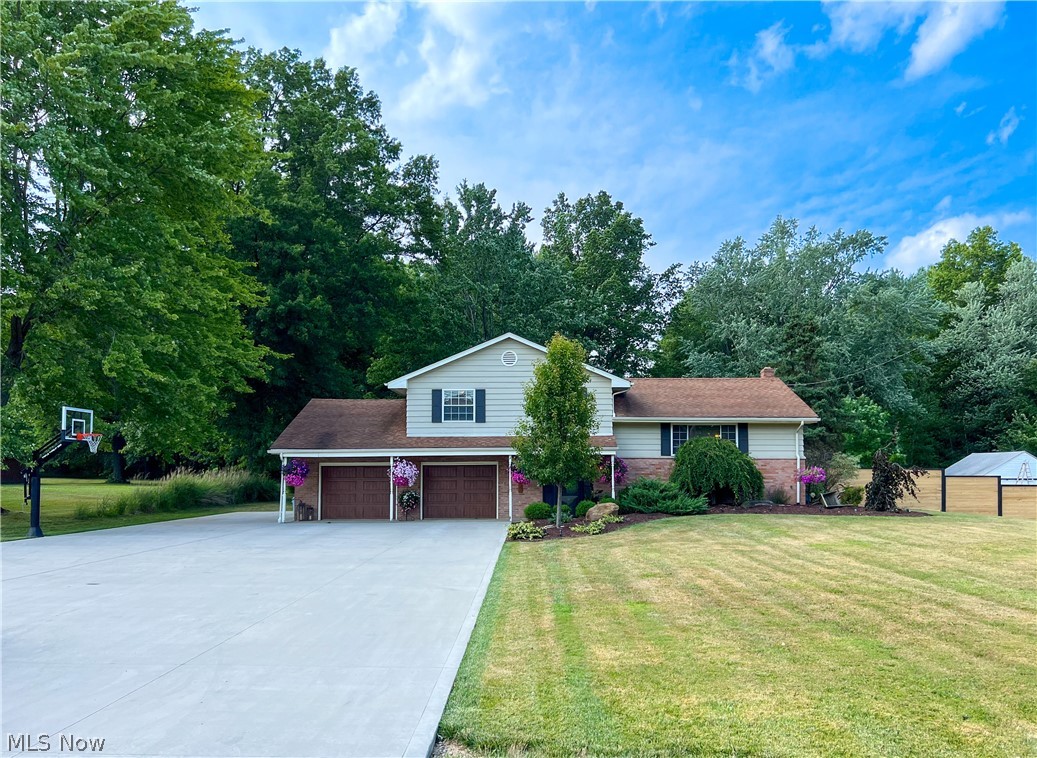 1924 Salt Springs Road Warren, OH 44481 - Photo 1 of 35 Gallery Image 1