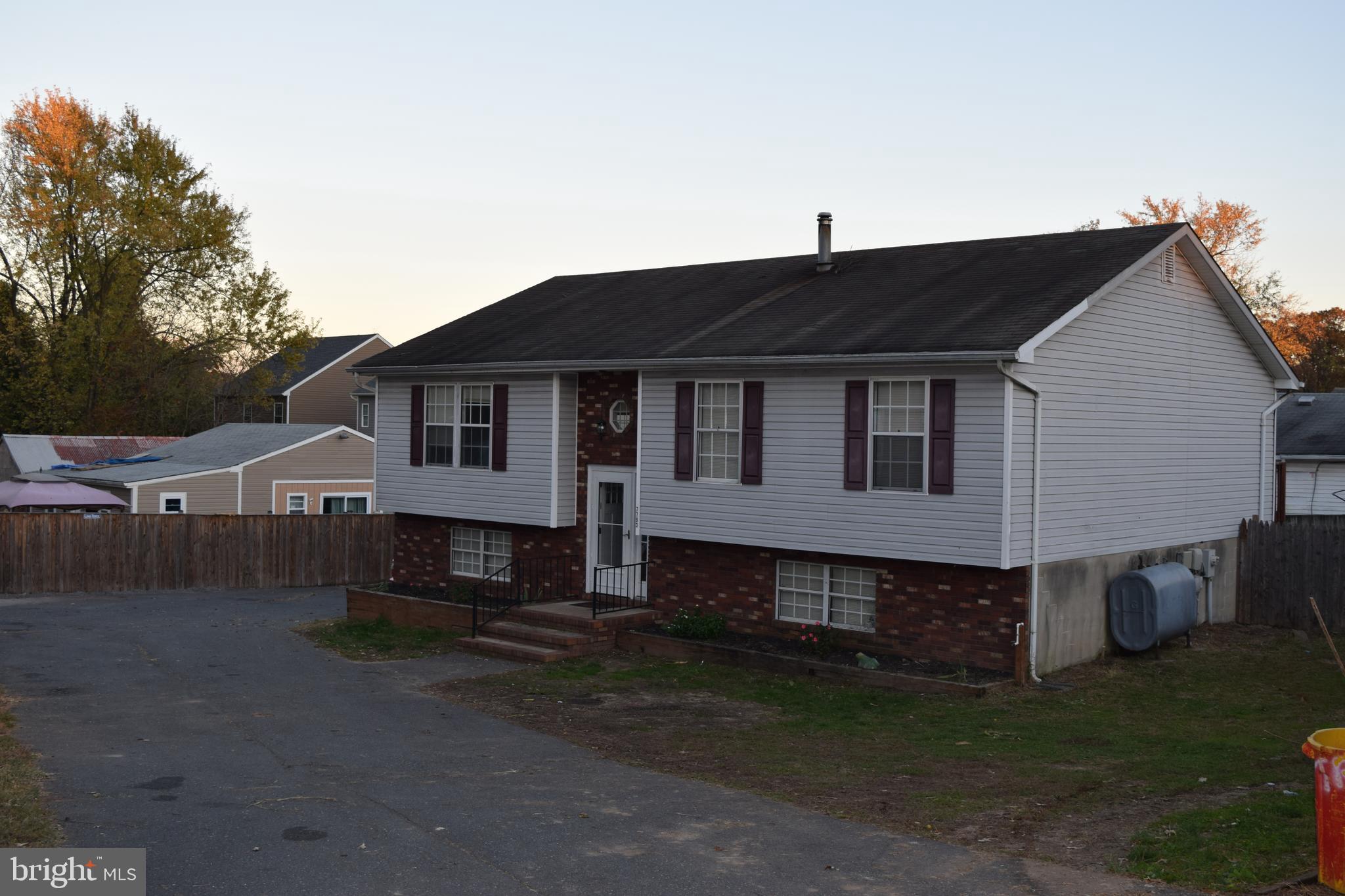 7793 East Shore Road Pasadena, MD 21122 - Photo 3 of 34 Gallery Image 3