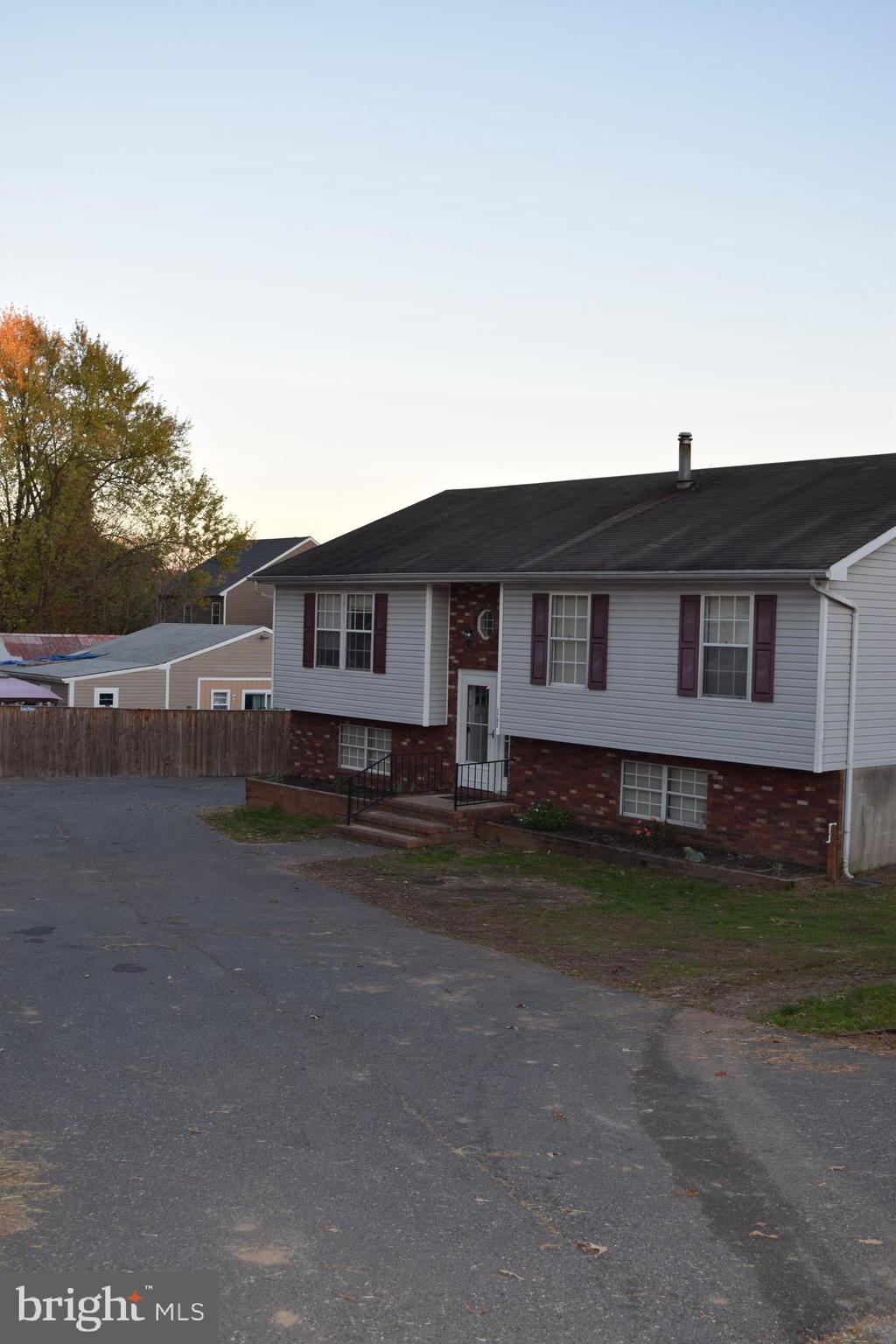 7793 East Shore Road Pasadena, MD 21122 - Photo 5 of 34 Gallery Image 5