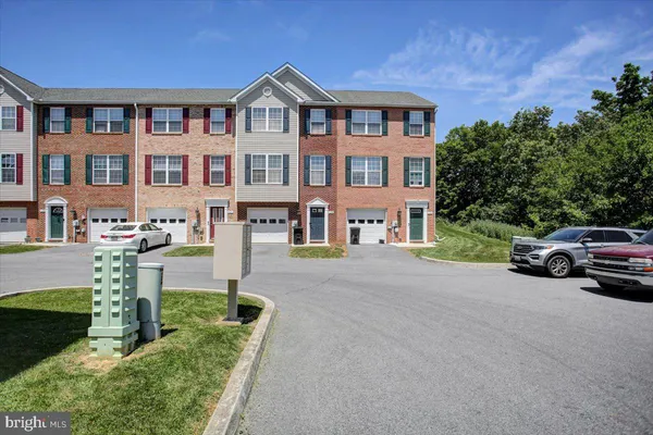 $299,000 | 433 West Baltimore Street, Unit B, Greencastle, PA 17225
