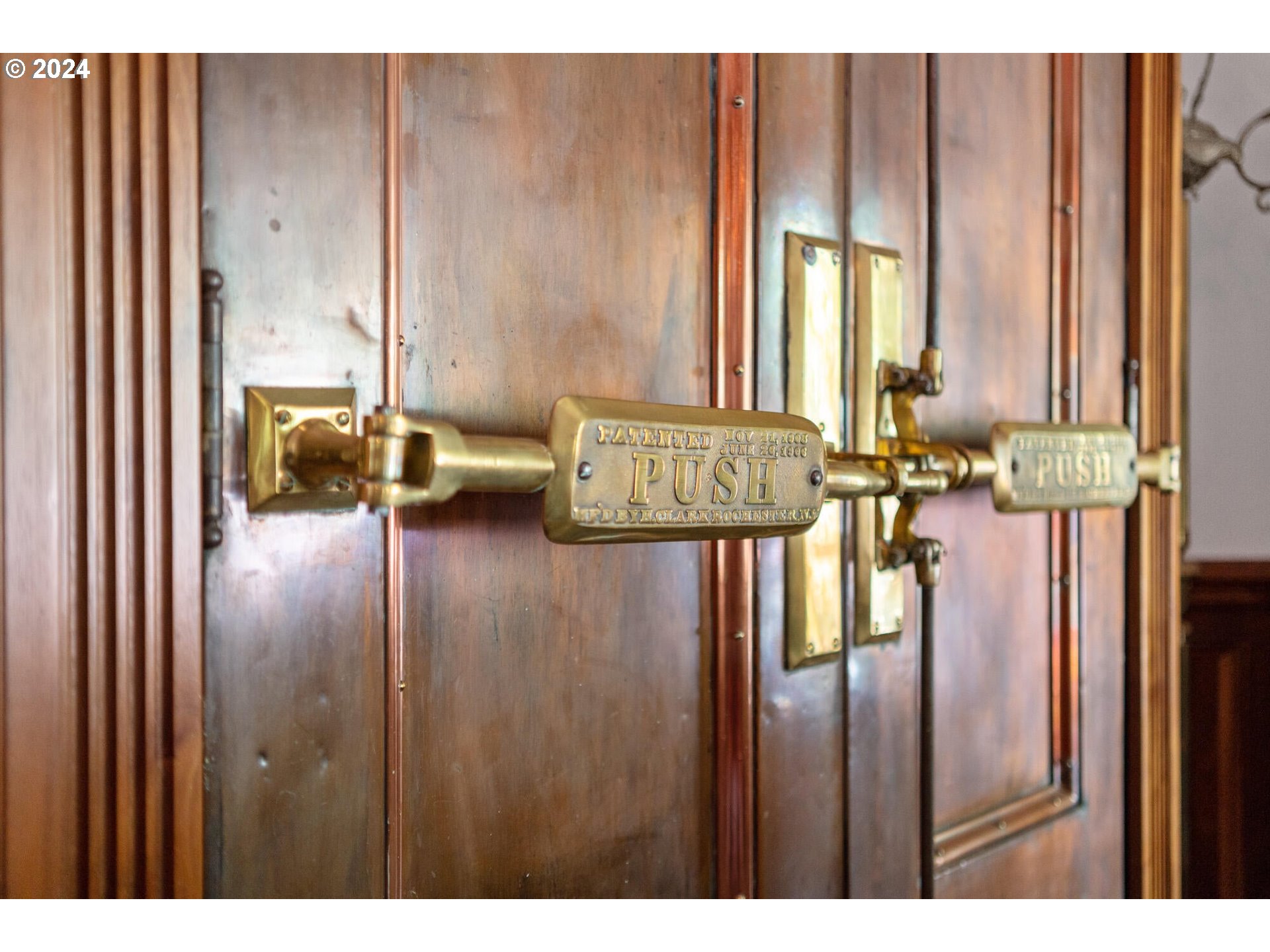 11250 Whiskey Creek Road Tillamook, OR 97141 - Photo 21 of 48 a balcony with view of living room
