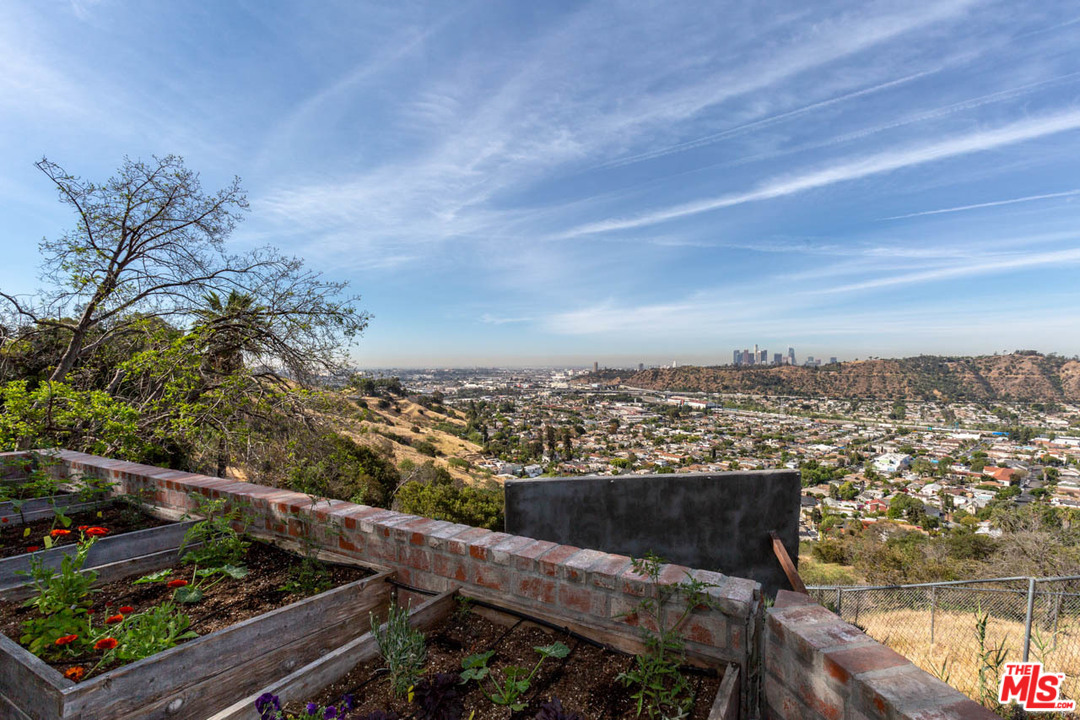 988 West Avenue 37 Los Angeles, CA 90065 - Photo 44 of 53 a view of a city from a terrace