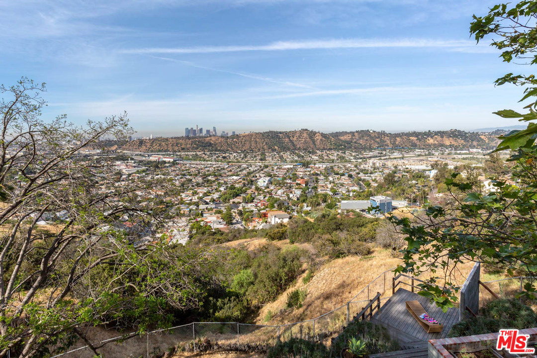 988 West Avenue 37 Los Angeles, CA 90065 - Photo 45 of 53 a view of a city
