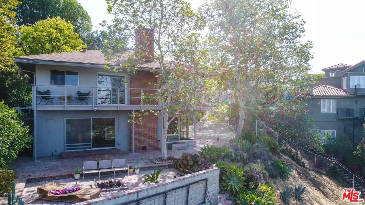 988 West Avenue 37 Los Angeles, CA 90065 - Photo 49 of 53 a front view of a house with yard