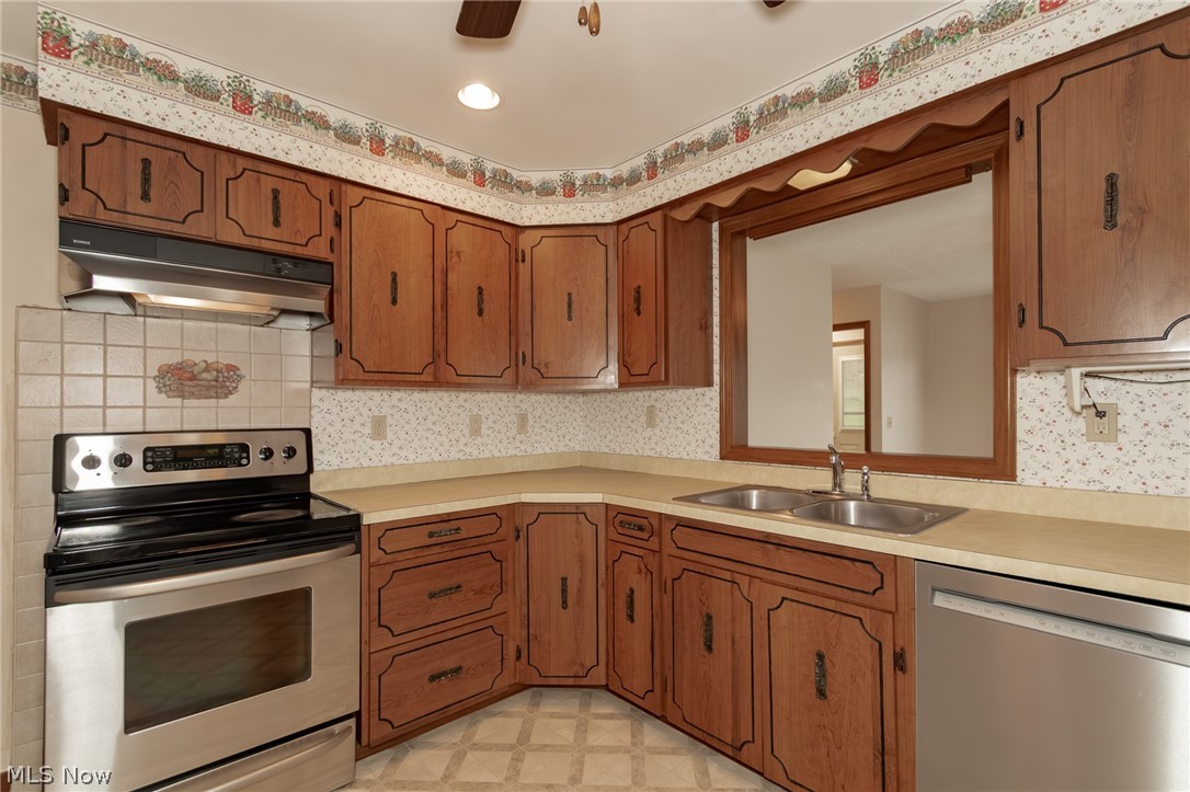 11570 Girdled Road Painesville, OH 44077 - Photo 4 of 38