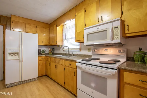 $464,000 | 27141 Old Saltworks Road, Meadowview, VA 24361
