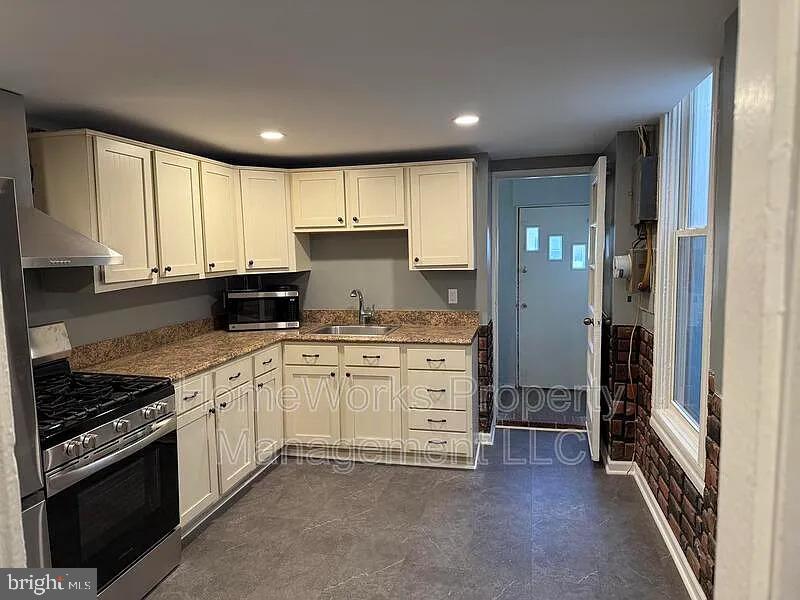 1139 Hull Street Baltimore, MD 21230 - Photo 2 of 5