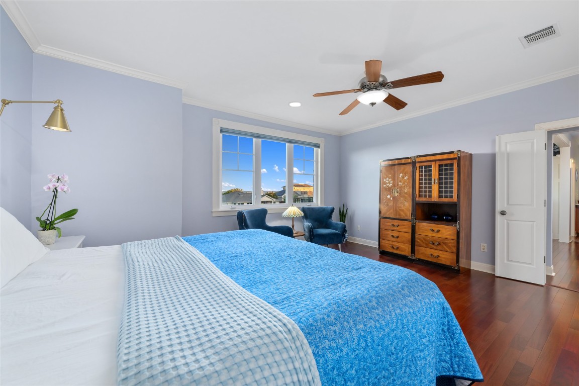 20403 Highland Lake Drive Lago Vista, TX 78645 - Photo 20 of 40 a bed room with a bed and a tv