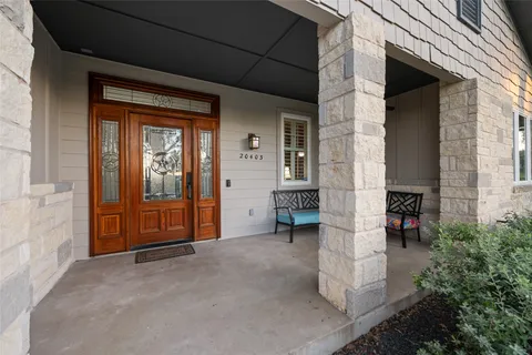 a view of empty room with floor and entryway