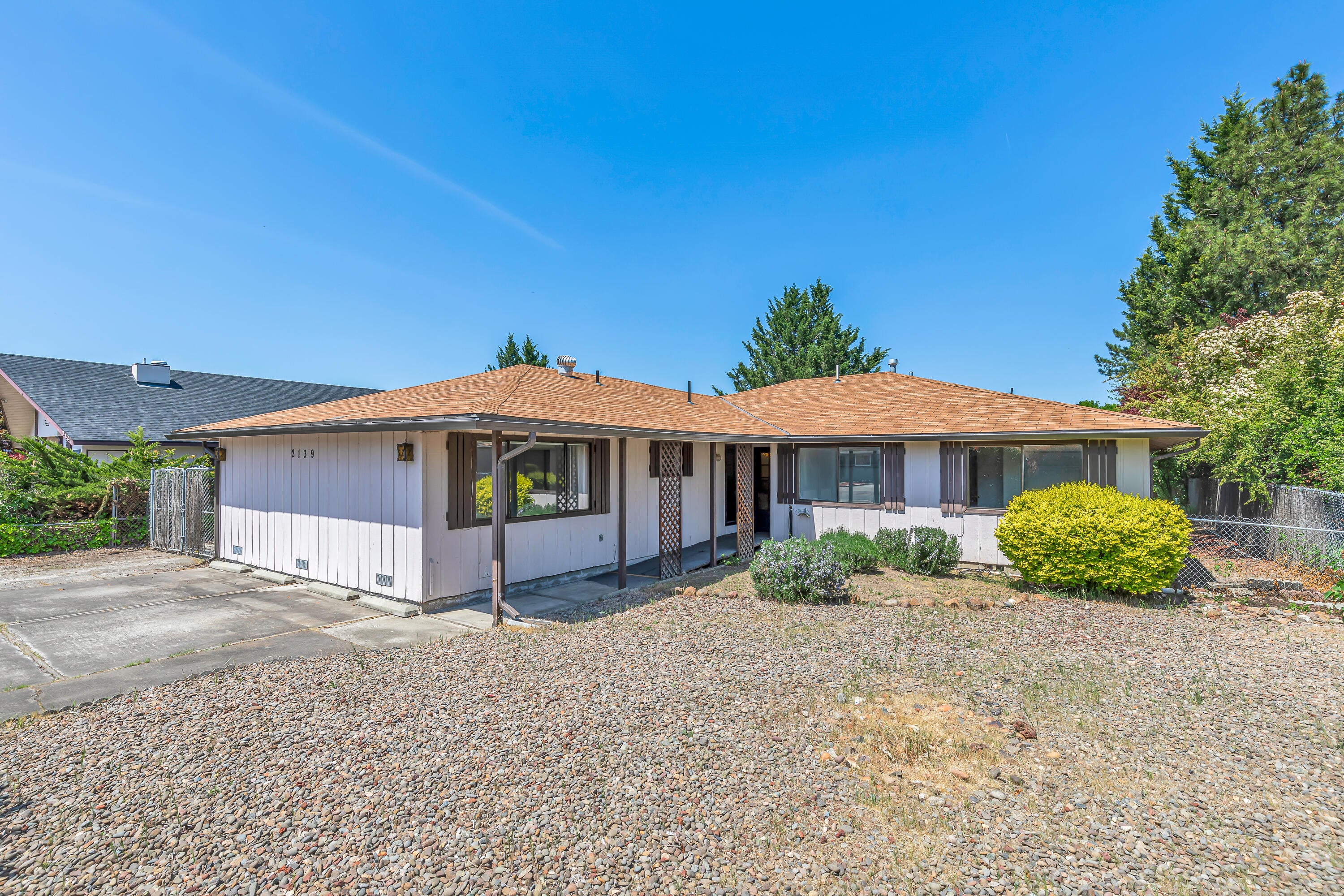 2139 Delta Waters Road Medford, OR 97504 - Photo 1 of 34 9R9A4858