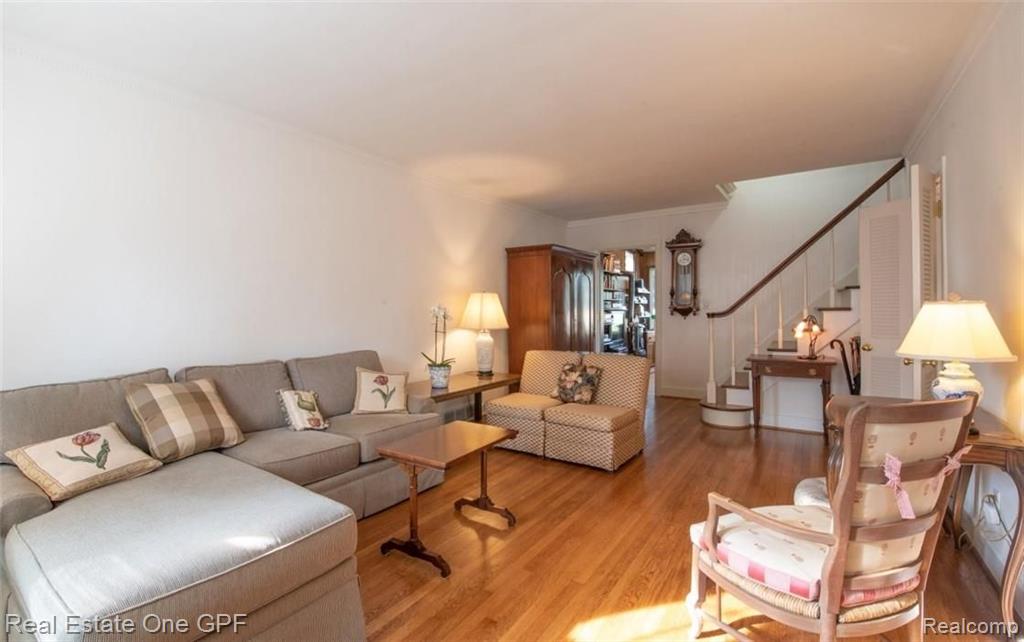 98 Mapleton Road Grosse Pointe Farms, MI 48236 - Photo 4 of 37