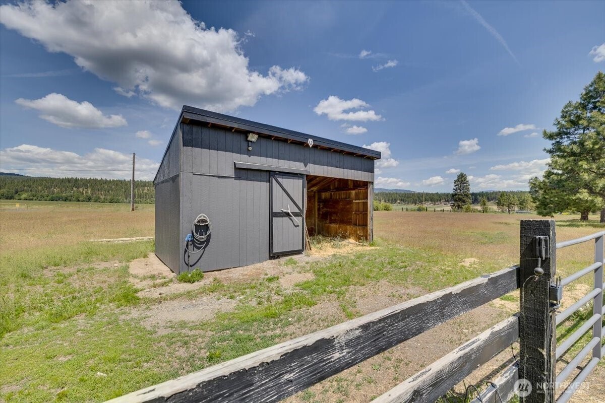 644 Masterson Road Cle Elum, WA 98922 - Photo 38 of 40 a view of a terrace
