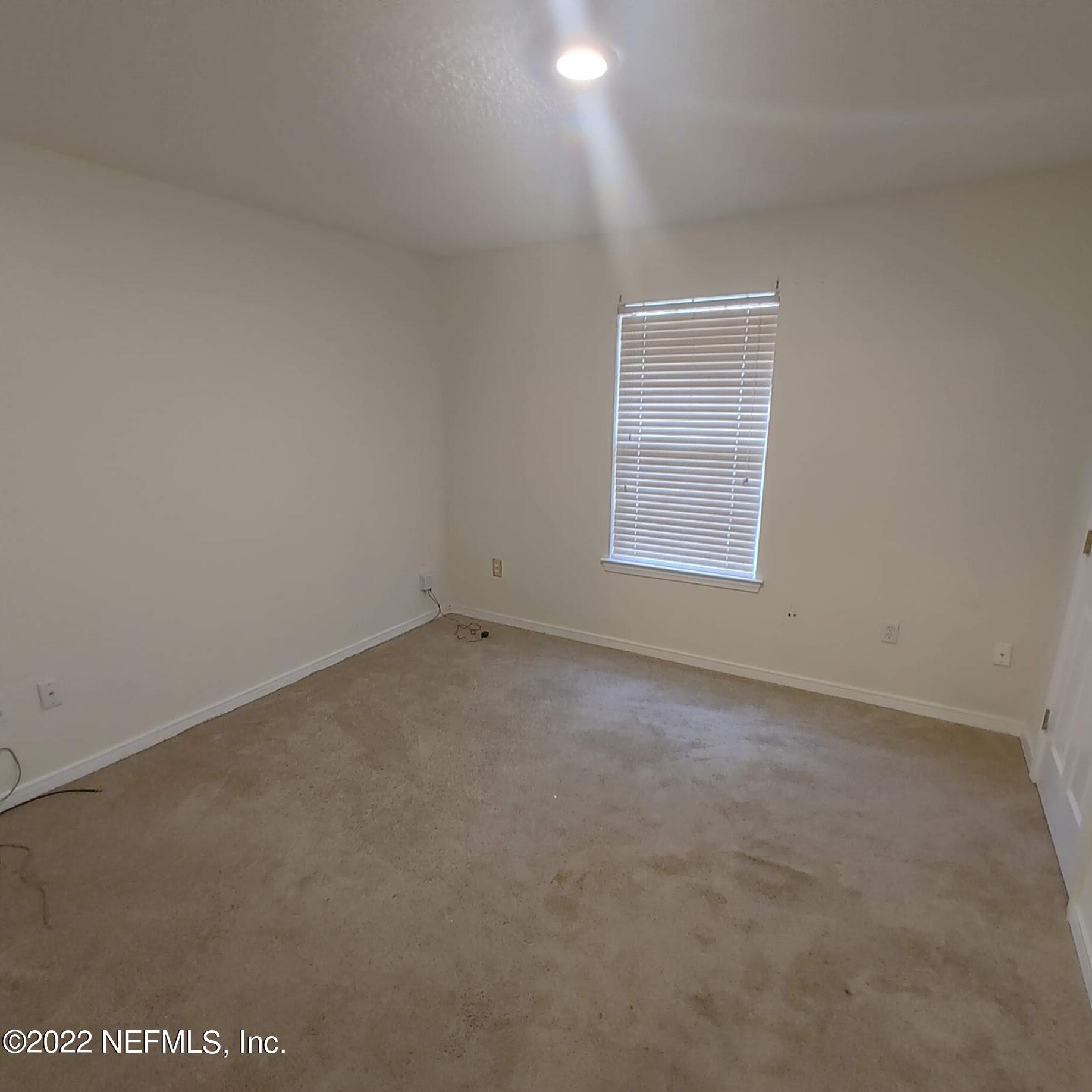 10346 Clayton Mill Road Jacksonville, FL 32221 - Photo 14 of 19 an empty room with a window
