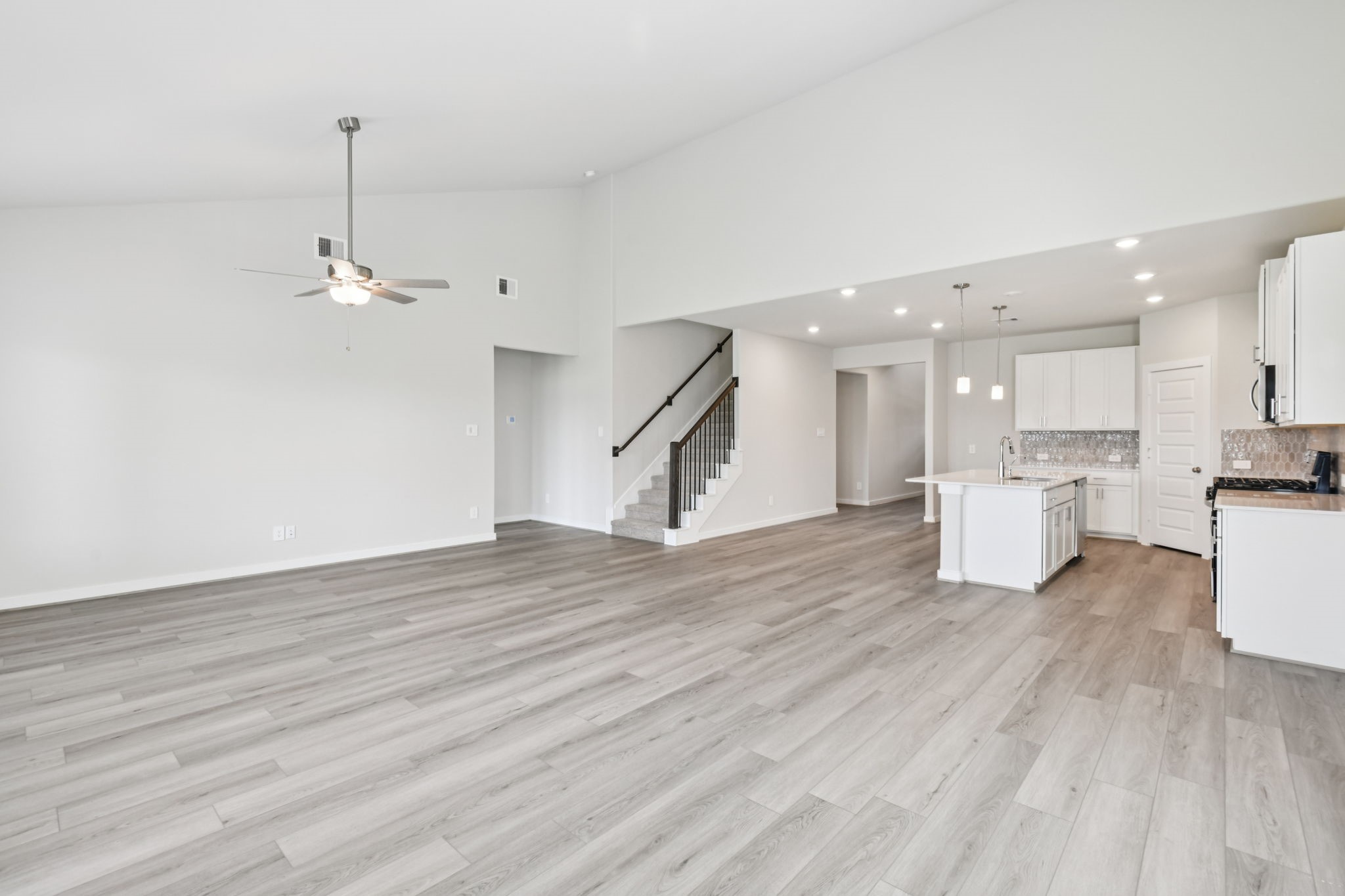 5810 Chamberlain Crossing Rosenberg, TX 77471 - Photo 12 of 46 Photo is not of the actual home, but is an inspirational photo of builder’s model home and may depict options, furnishings, and/or decorator features that are not included