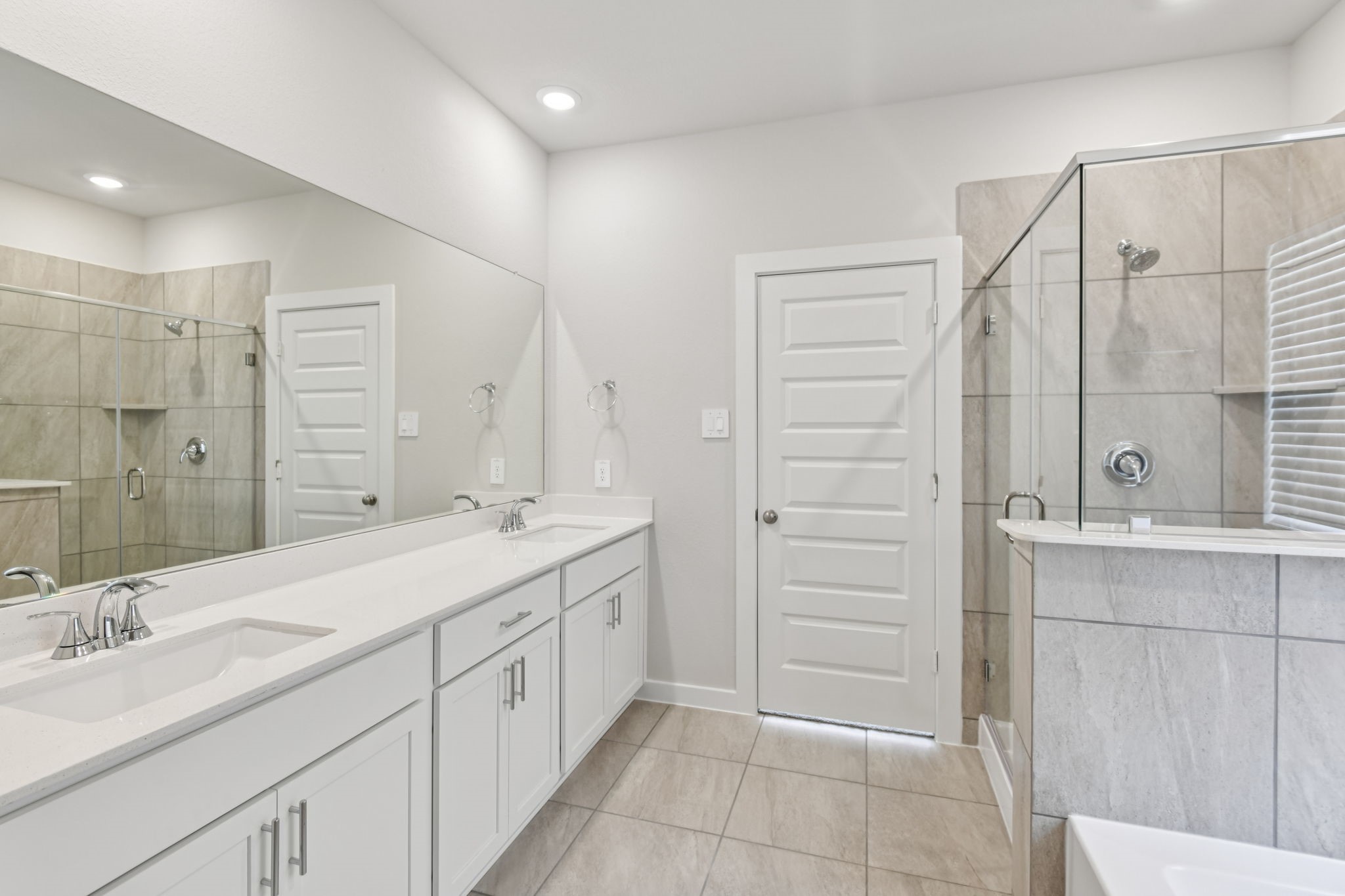 5810 Chamberlain Crossing Rosenberg, TX 77471 - Photo 22 of 46 Photo is not of the actual home, but is an inspirational photo of builder’s model home and may depict options, furnishings, and/or decorator features that are not included