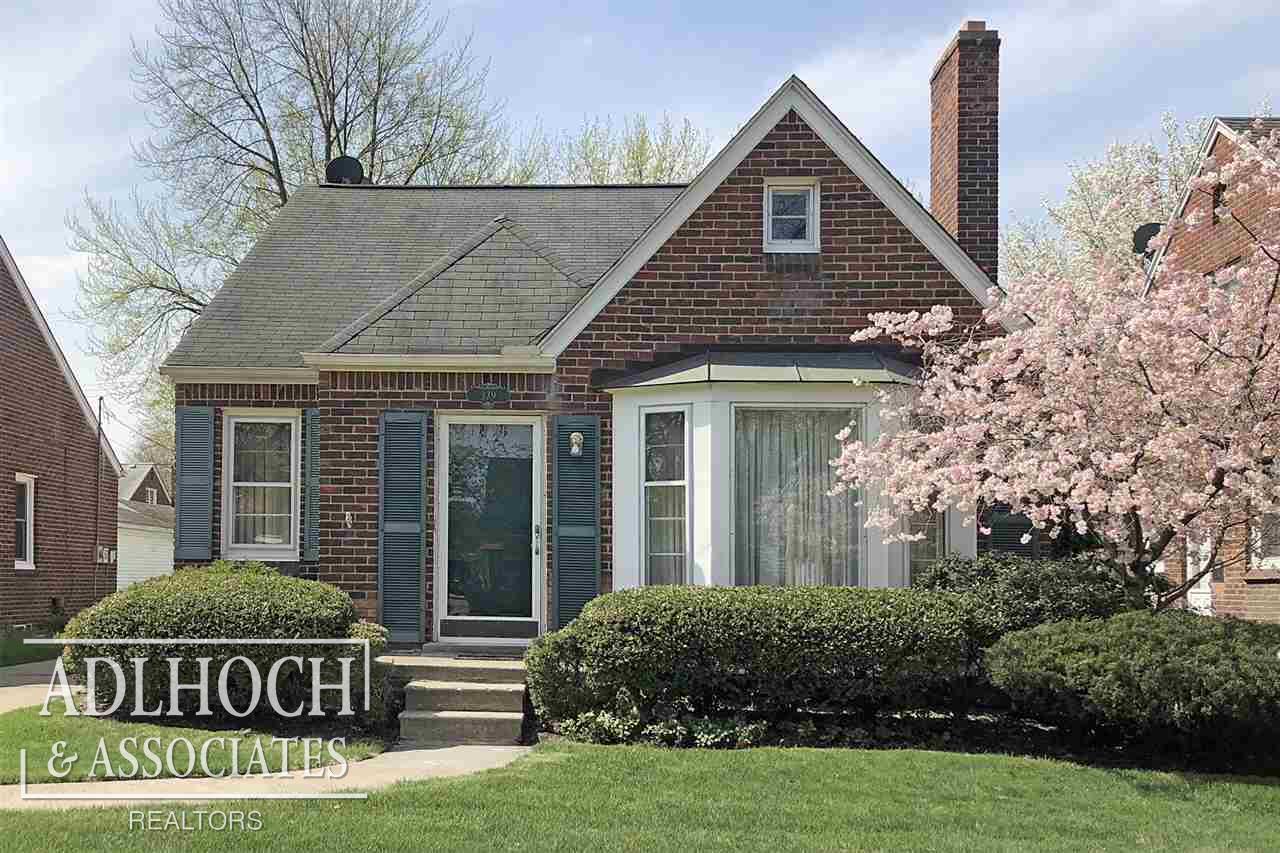 379 Ridgemont Road Grosse Pointe Farms, MI 48236 - Photo 1 of 16