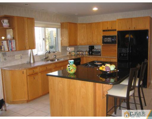 3 Cherokee Road East Brunswick, NJ 08816 - Photo 4 of 10 Gallery Image 4