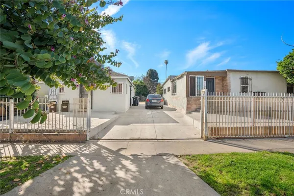 $950,000 | 2106 East 113th Street, Los Angeles, CA 90059