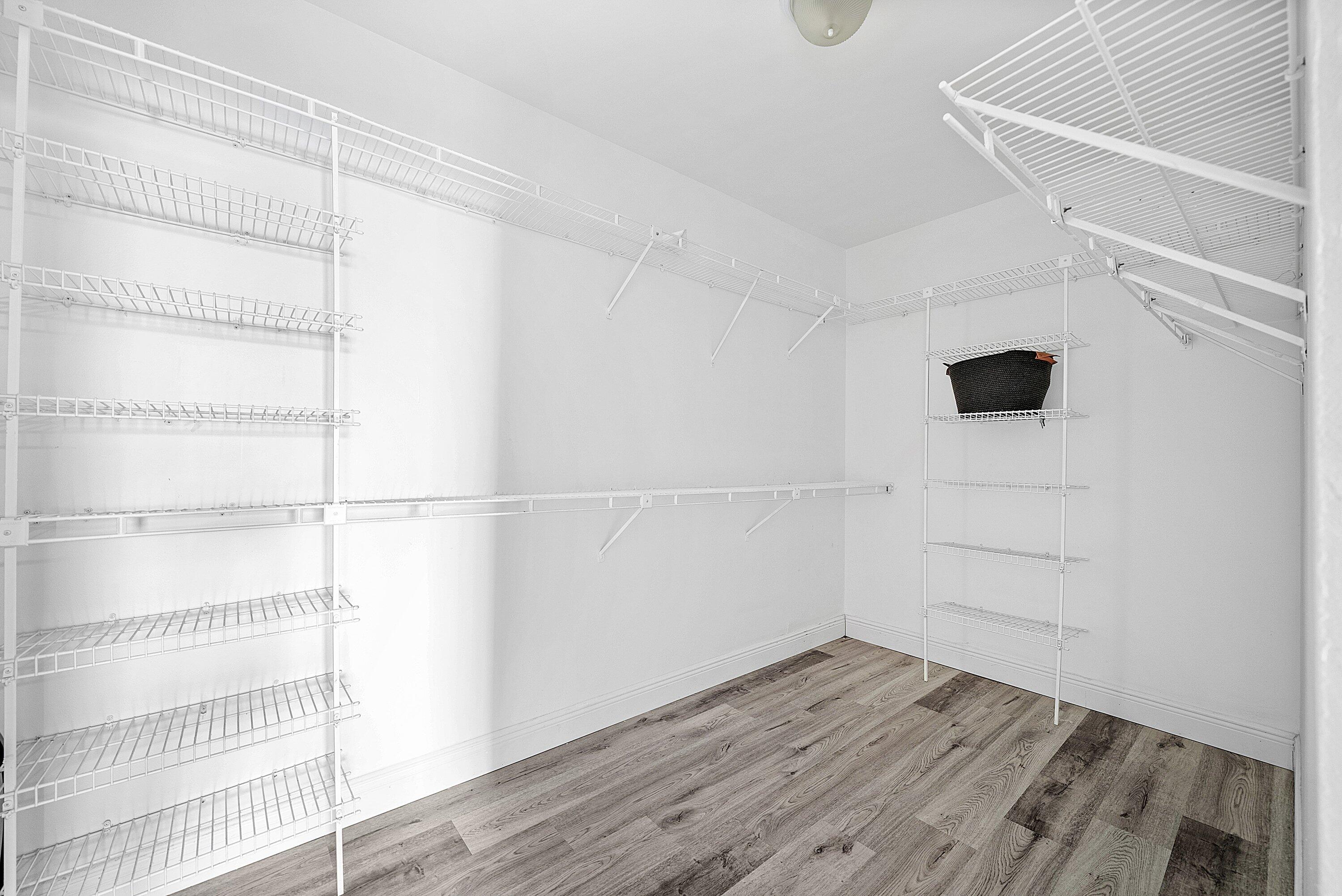 6165 Old Court Road, Unit 123 Boca Raton, FL 33433 - Photo 15 of 30 a view of an empty walk in closet