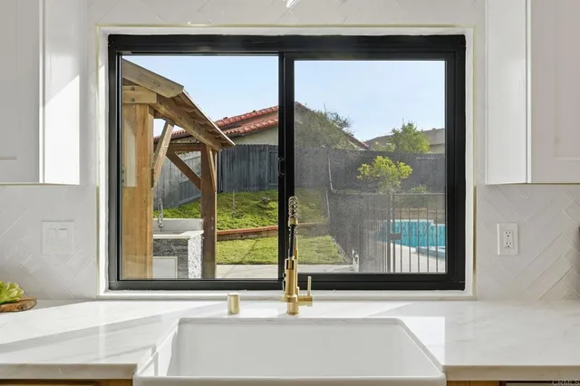 $1,575,000 | 4375 Calle De Vida, San Diego, CA 92124