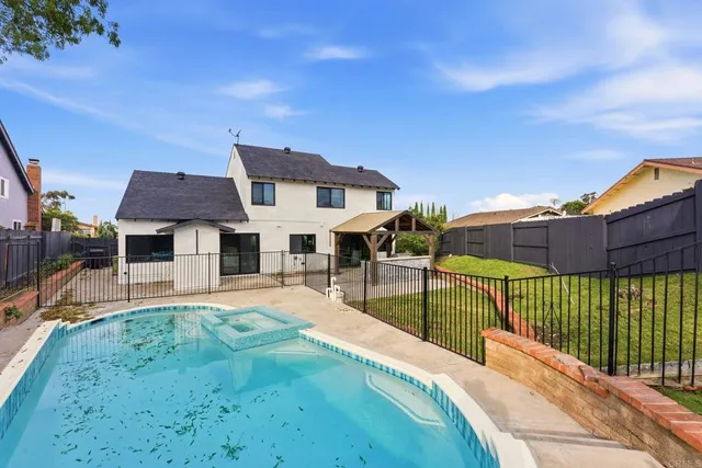 $1,575,000 | 4375 Calle De Vida, San Diego, CA 92124