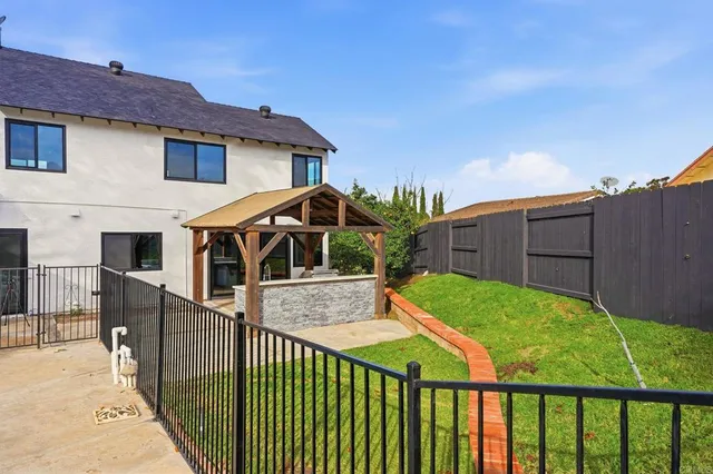 $1,575,000 | 4375 Calle De Vida, San Diego, CA 92124