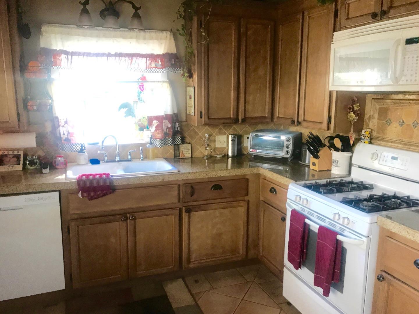 18832 Moro Road Salinas, CA 93907 - Photo 17 of 46 Gallery Image 17
