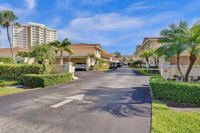 a view of multiple houses with a yard