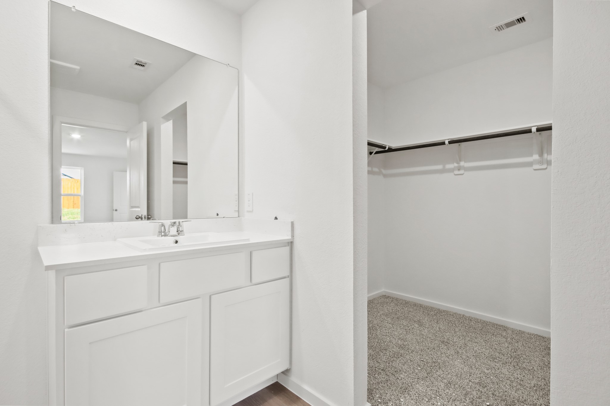 946 Sutherland Fls Street Conroe, TX 77303 - Photo 8 of 23