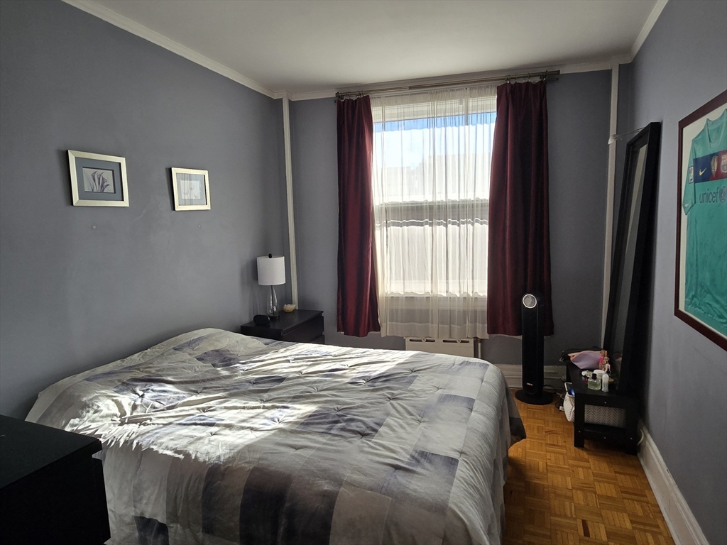 21 Beacon Street, Unit 10C Boston, MA 02108 - Photo 8 of 20 a bedroom with a bed and a window