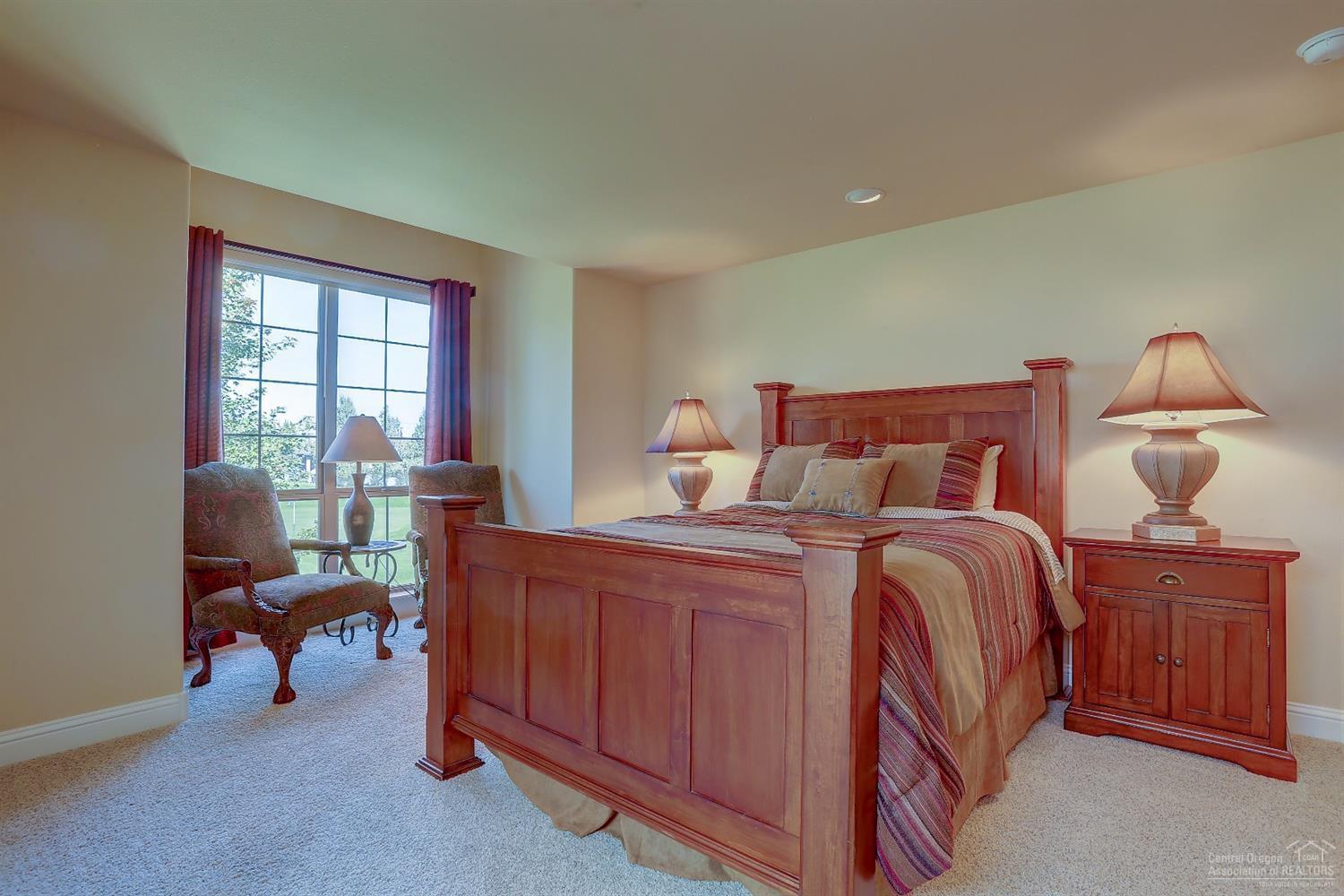 8915 Merlin Drive Redmond, OR 97756 - Photo 11 of 25 Upstairs suite