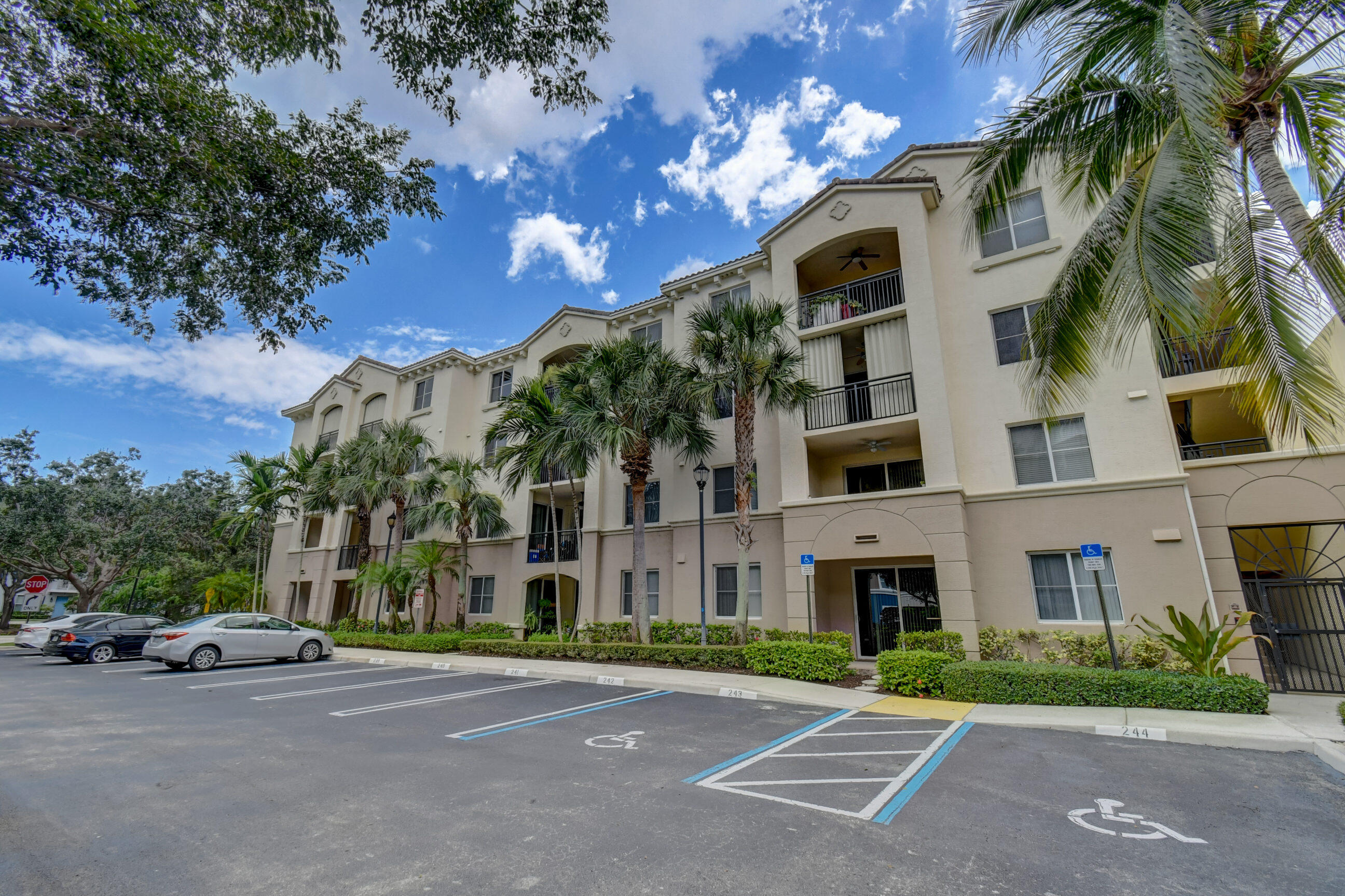 1 Renaissance Way, Unit 314 Boynton Beach, FL 33426 - Photo 2 of 30 Renaissance Commons