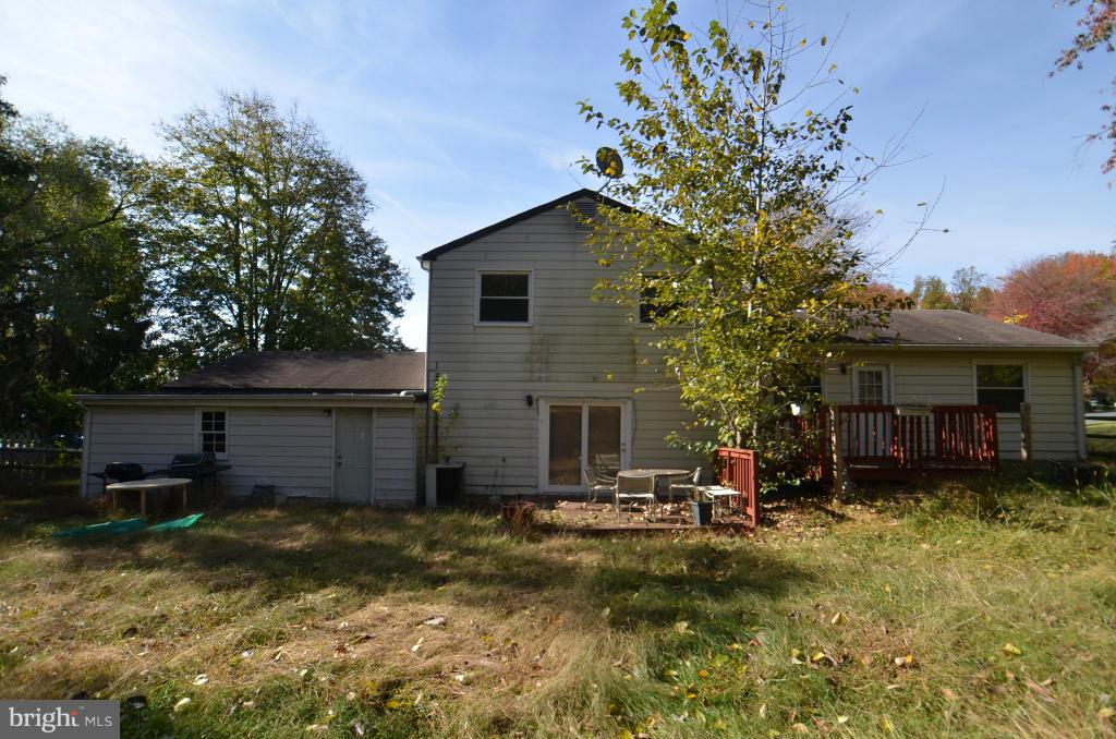 6711 Garrett Road Derwood, MD 20855 - Photo 20 of 21 a backyard of a house with yard and garage