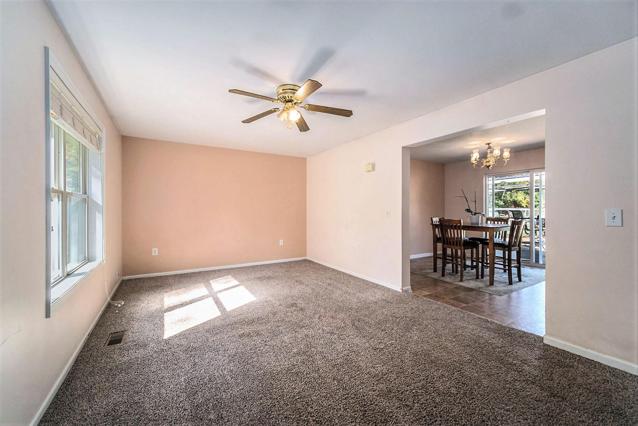 390 Ambs Road Michigan Center, MI 49254 - Photo 5 of 35 Living room