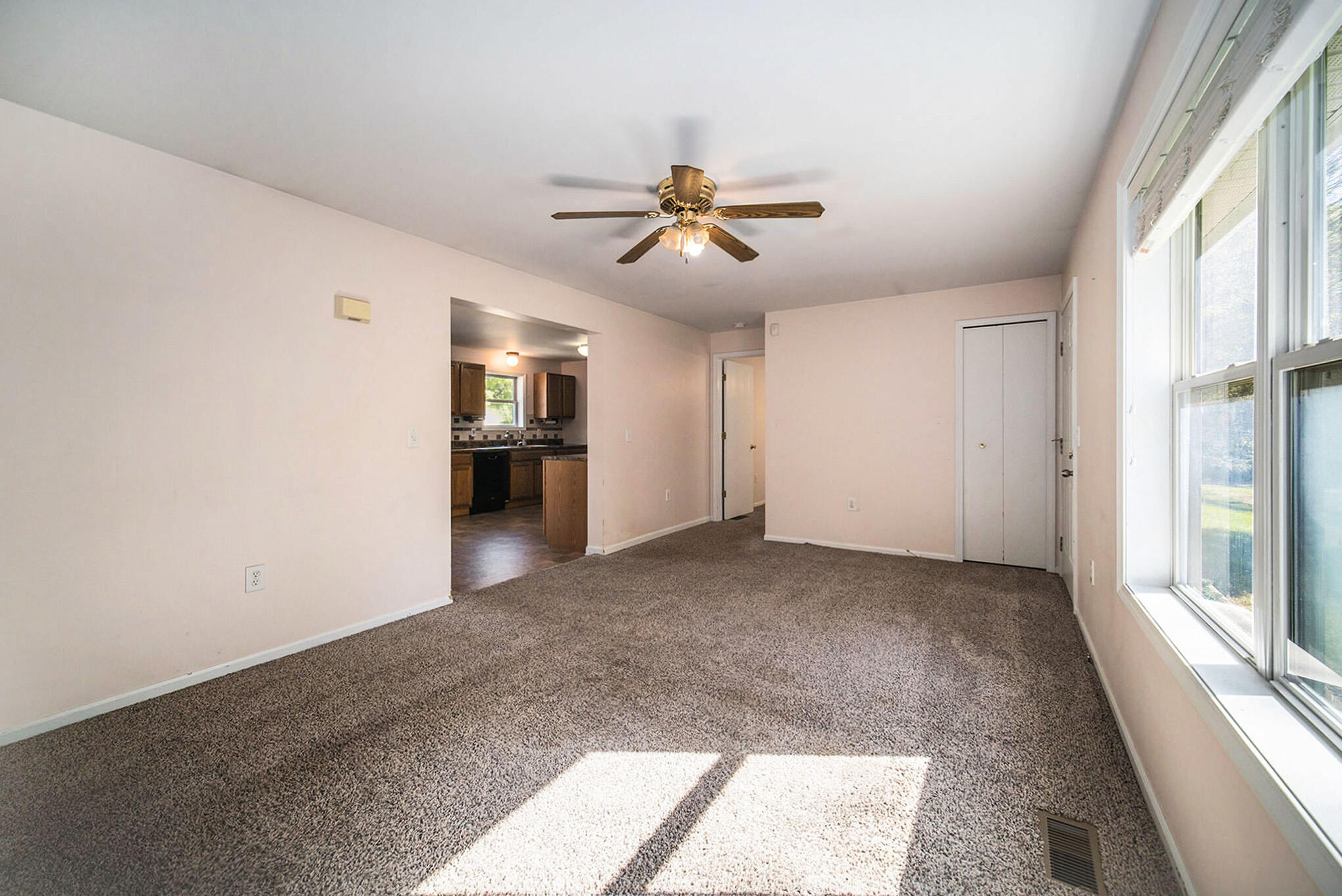 390 Ambs Road Michigan Center, MI 49254 - Photo 7 of 35 Living Room