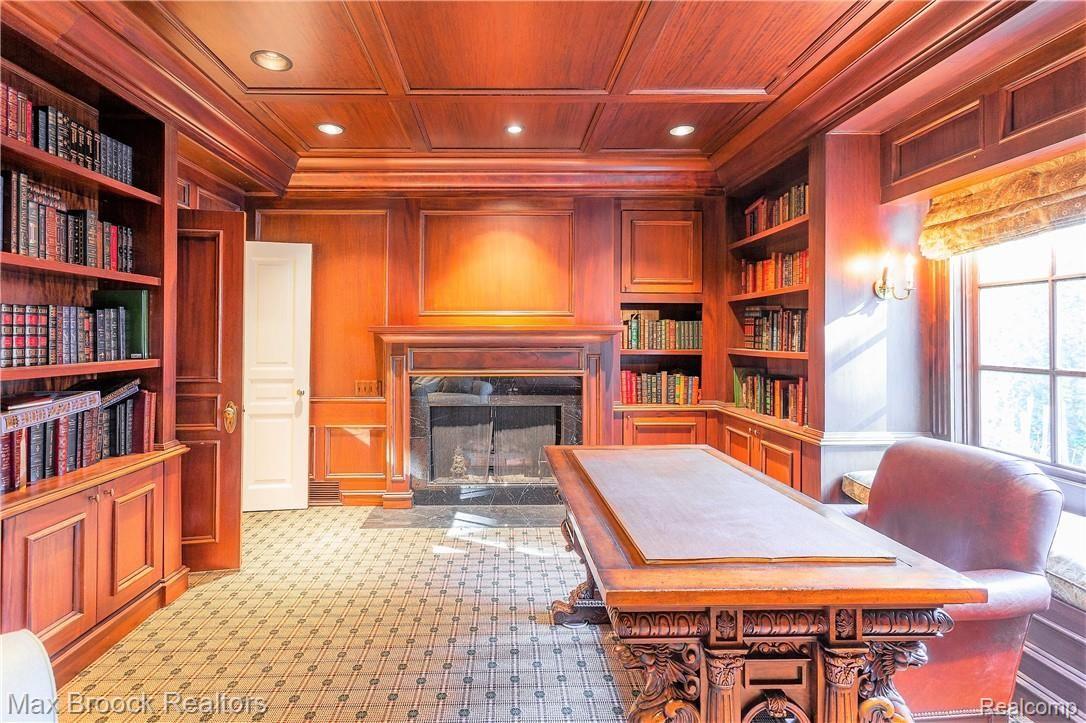 325 Keswick Road Bloomfield Hills, MI 48304 - Photo 18 of 40 Library.jpg