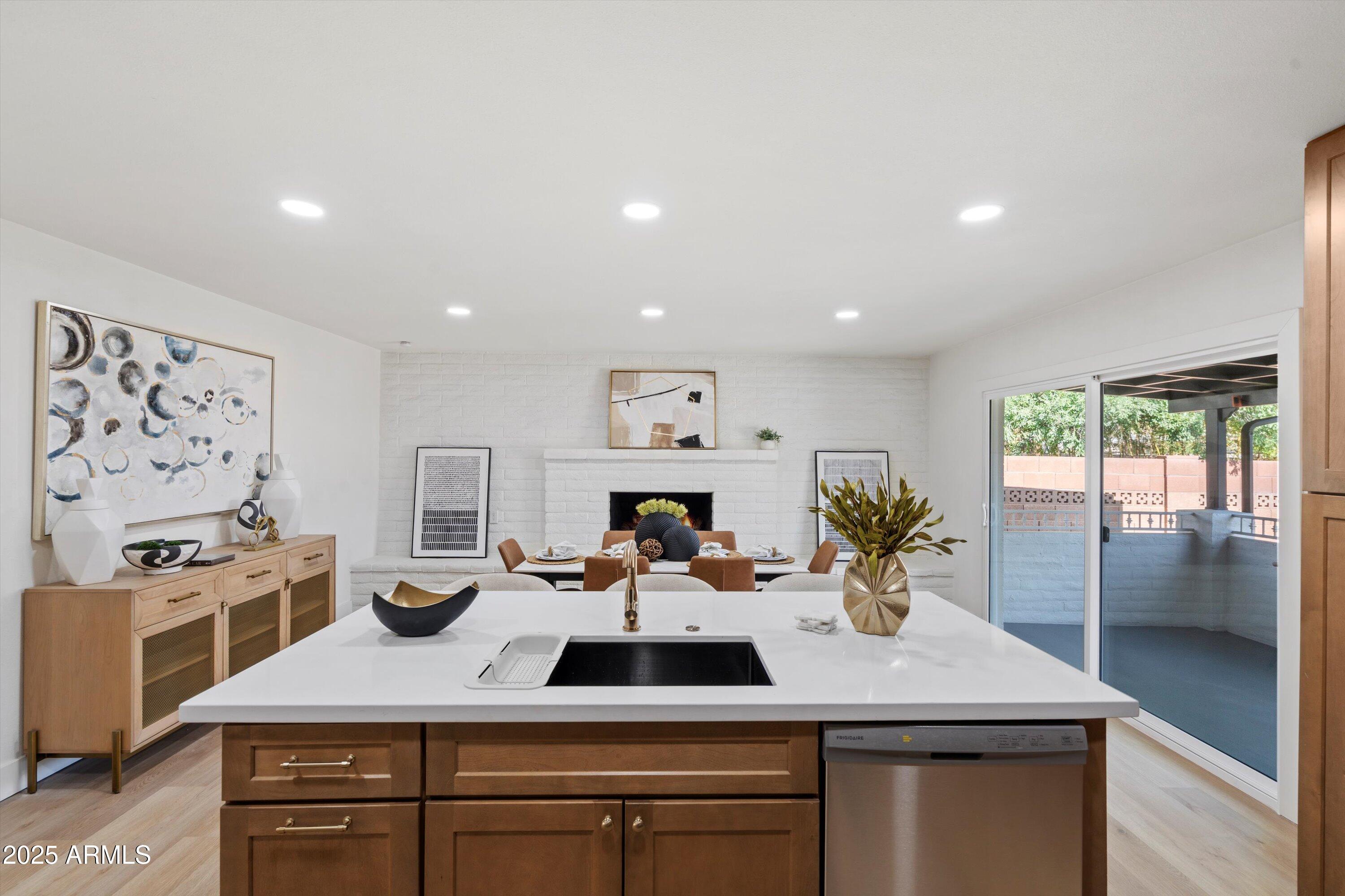 1713 West Royal Palm Road Phoenix, AZ 85021 - Photo 12 of 25 Kitchen
