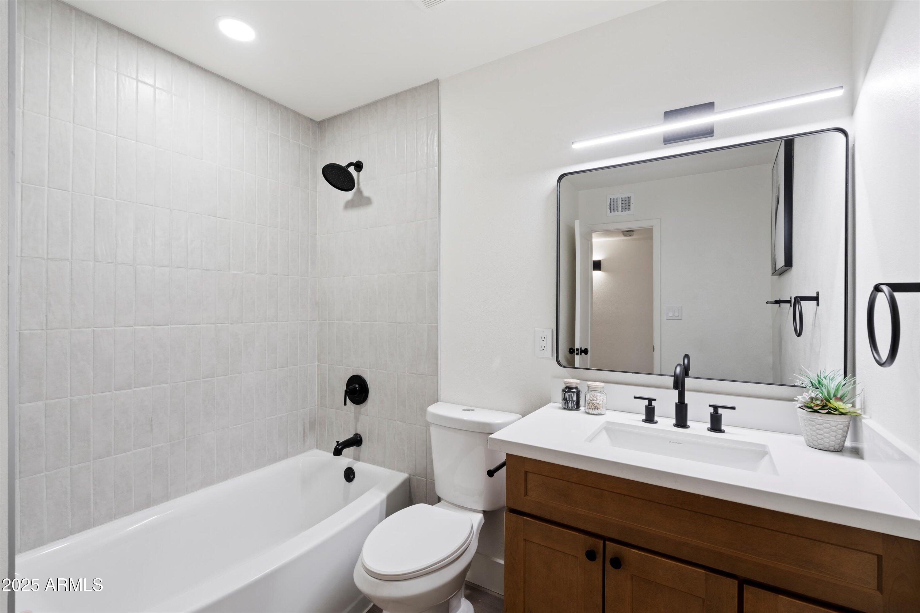 1713 West Royal Palm Road Phoenix, AZ 85021 - Photo 19 of 25 Bathroom 2