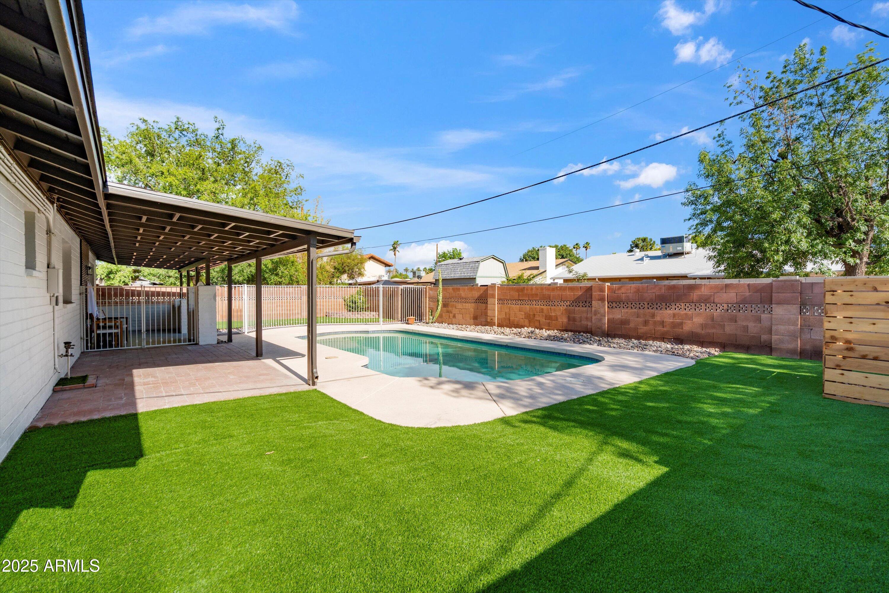 1713 West Royal Palm Road Phoenix, AZ 85021 - Photo 24 of 25 Pool Area