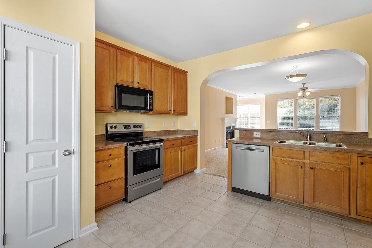 5469 Crescentview Parkway Raleigh, NC 27606 - Photo 9 of 28 Photo 9