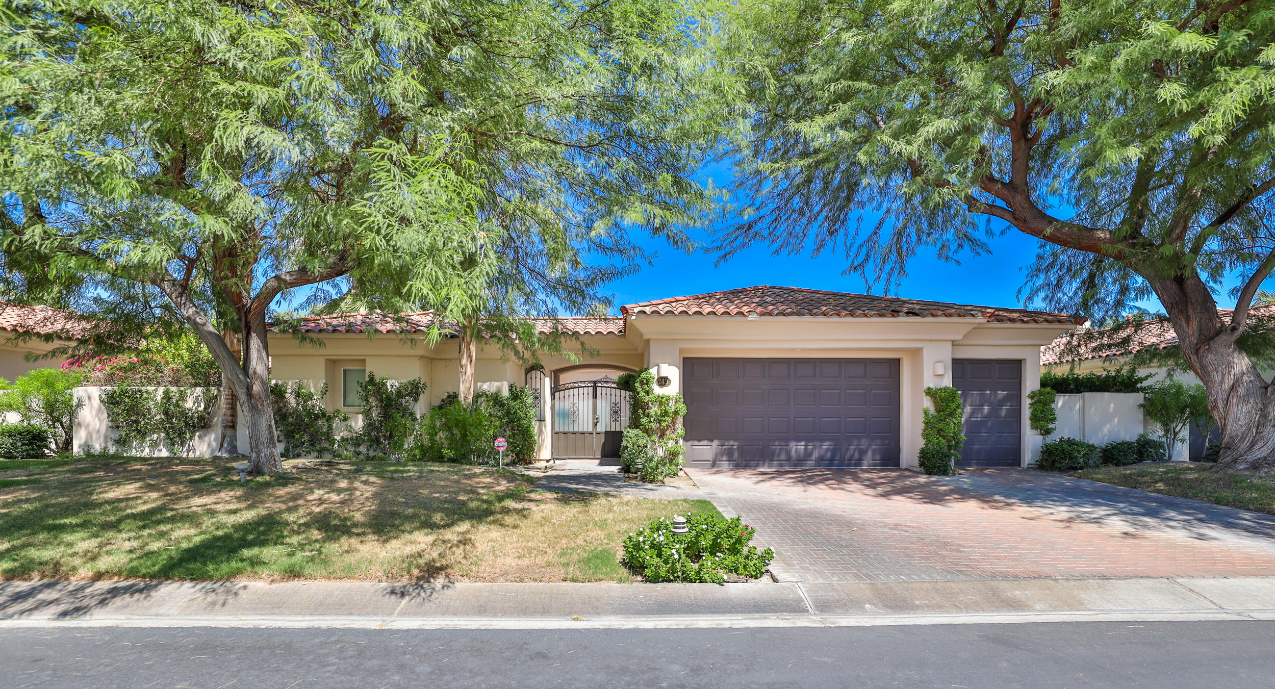 243 Loch Lomond Road Rancho Mirage, CA 92270 - Photo 5 of 42 068A3843