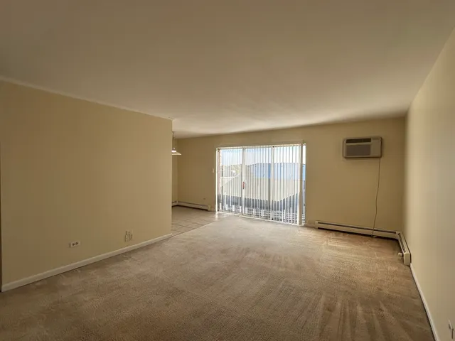 $1,595 | 1120 Copperfield Lane, Unit E, Schaumburg, IL 60193