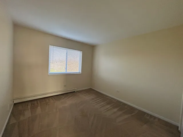 $1,595 | 1120 Copperfield Lane, Unit E, Schaumburg, IL 60193
